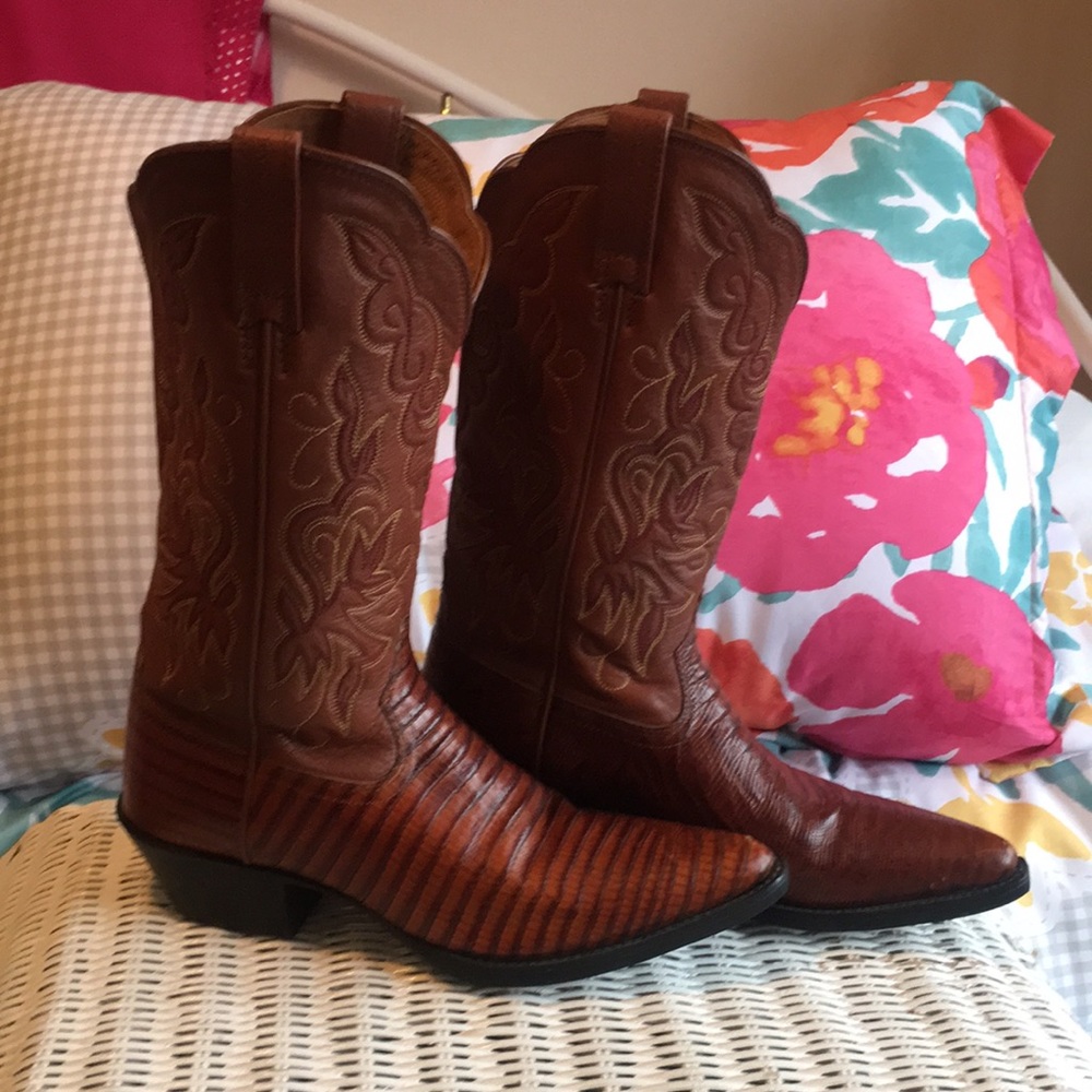Ariat women’s cowboy boots